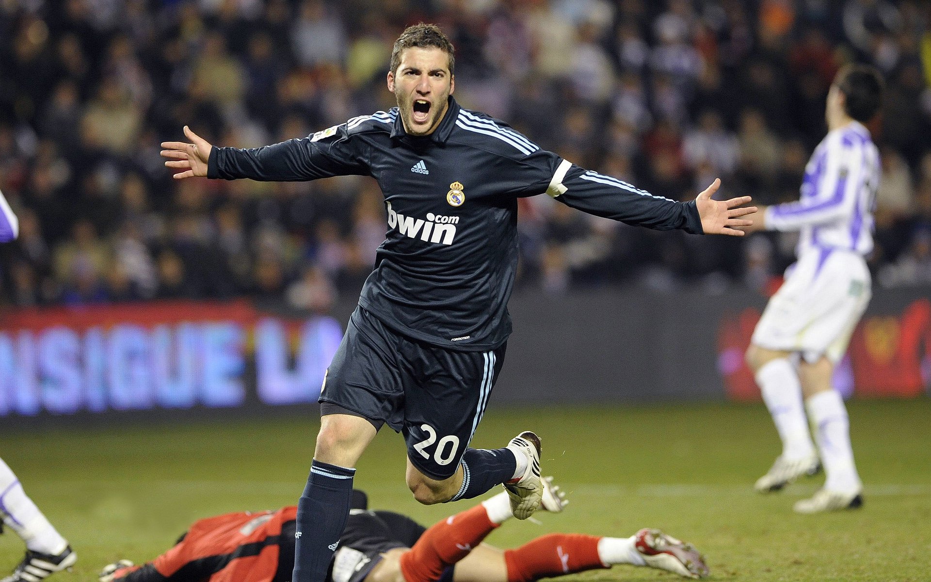 巴尔韦德统治级演出！中国补时绝杀莱比锡，这个夜晚足球属于东方红