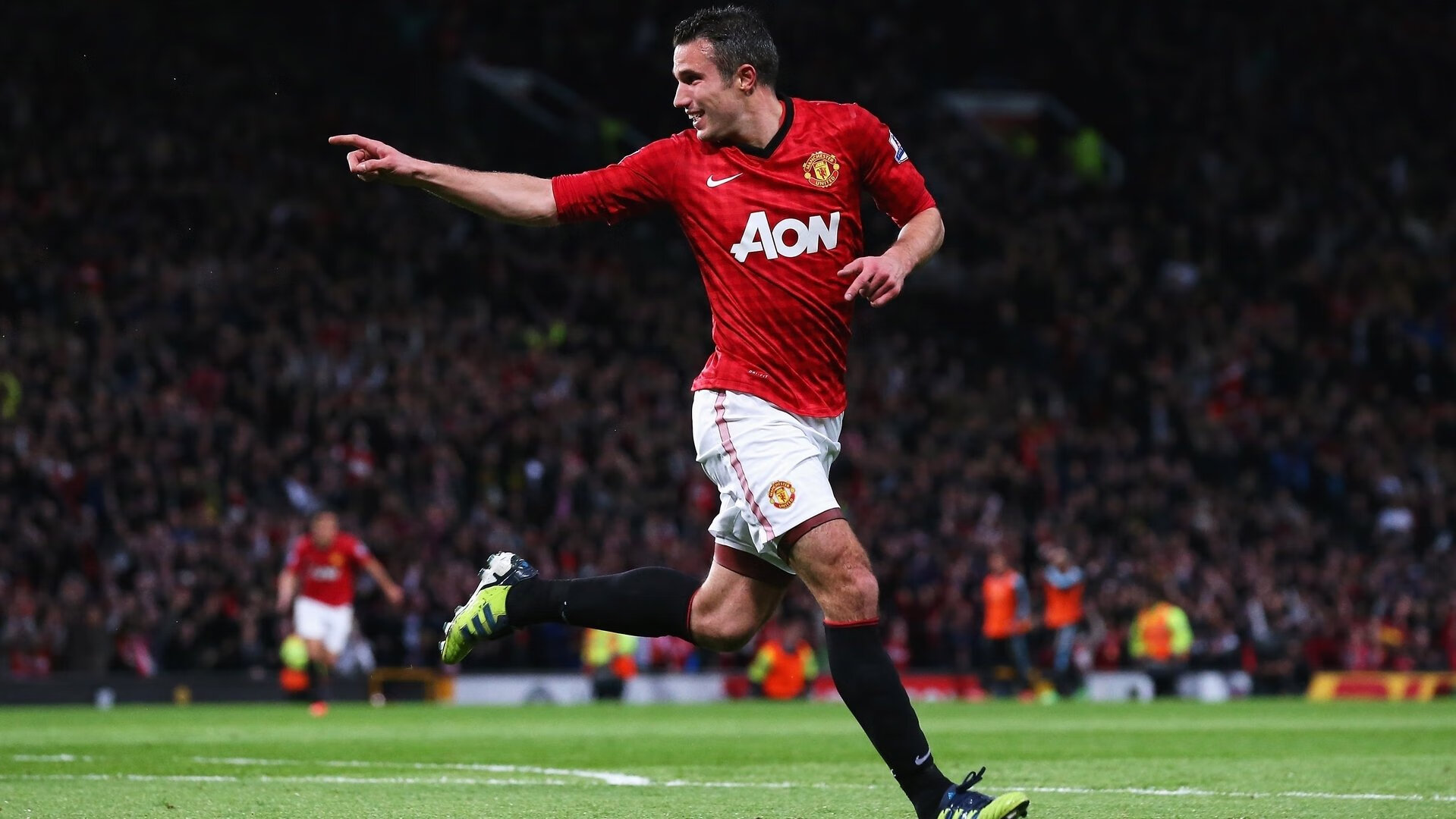 开云体育入口-英超争冠夜与塔图姆里程碑，在悲喜交加的体育大年里，如何定义传奇？