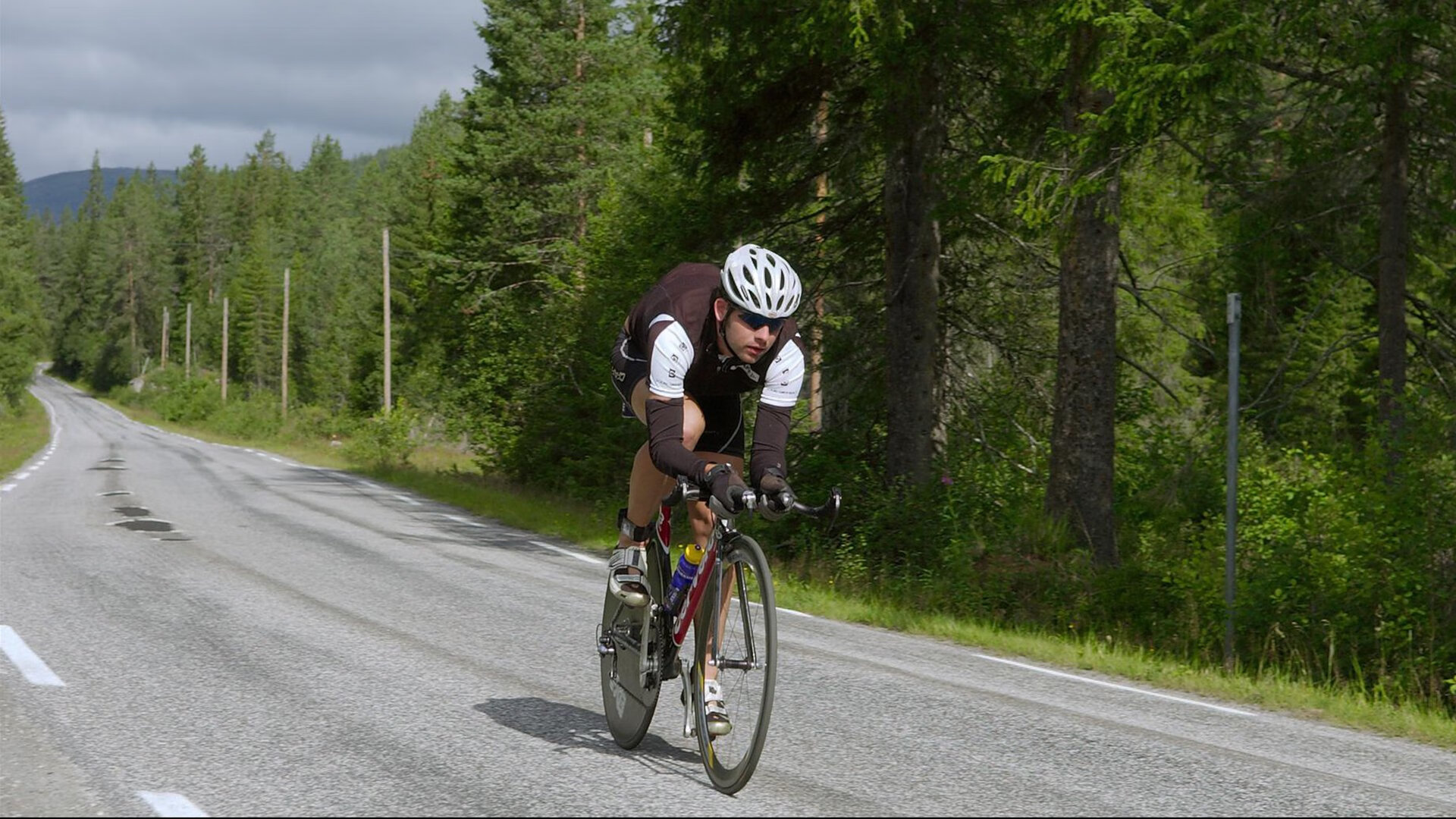 开云APP-欧冠决赛惊现南美风暴？罗马三连击完美压制智利黑马，战术碾压引爆全场！